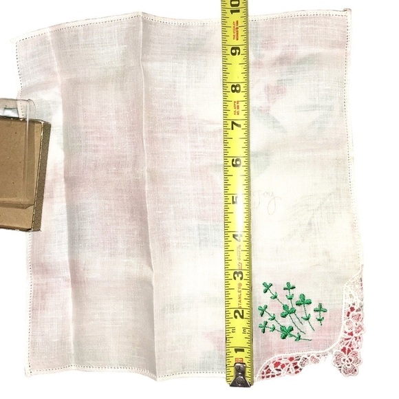 Vintage Embroidered Linen Hankerchief  in Box - Picture 6 of 6